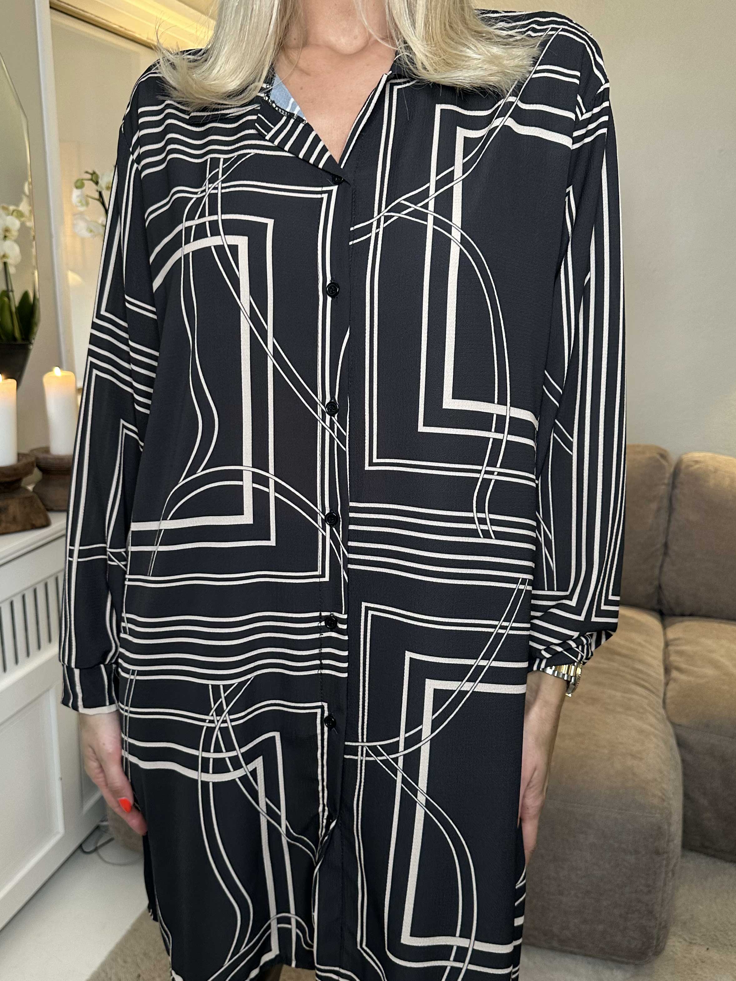 Abigail Square - Mønstret skjortekjole